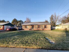 1011 Elm Ave in Richland, WA - Building Photo