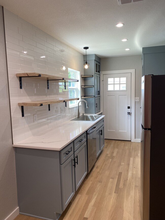 1811 Garfield St in Bastrop, TX - Building Photo - Building Photo