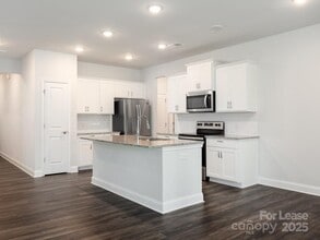 4512 Grove Manor Dr in Waxhaw, NC - Foto de edificio - Building Photo