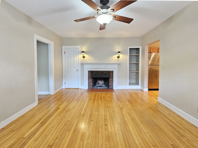 21 Chauncy St, Unit 7 in Cambridge, MA - Foto de edificio - Building Photo