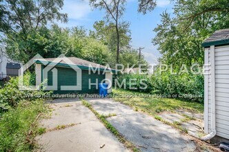 7520 Orchard Ave in Warren, MI - Building Photo - Building Photo