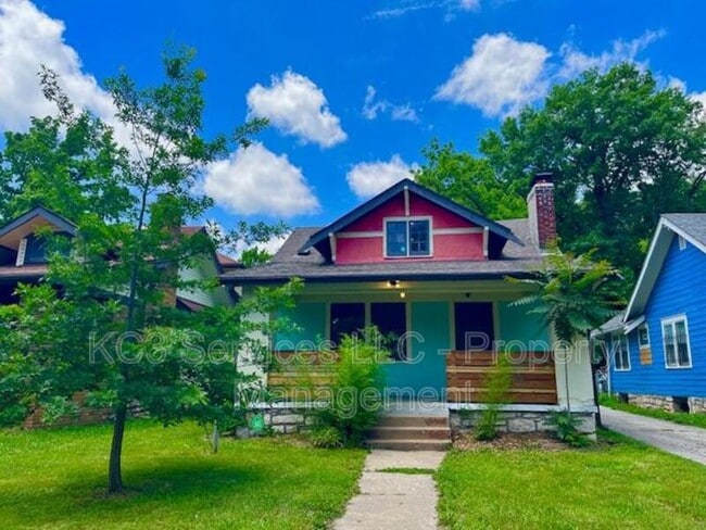 5842 Euclid Ave E in Kansas City, MO - Building Photo - Building Photo