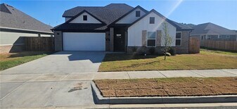 516 S Benchmark Ln in Fayetteville, AR - Building Photo