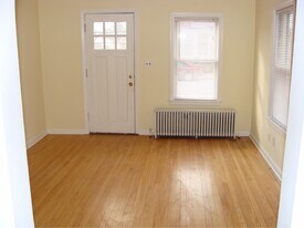 677 Deer St, Unit 677 Deer Street in Plymouth, MI - Building Photo