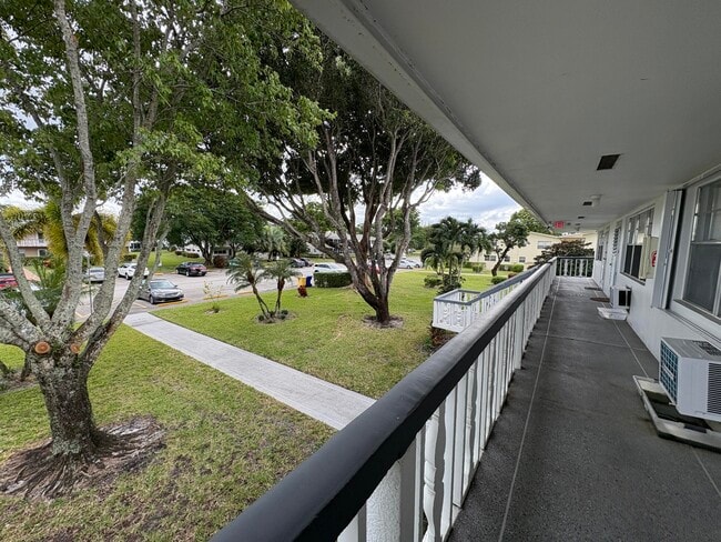 348 Windsor O in West Palm Beach, FL - Building Photo - Building Photo