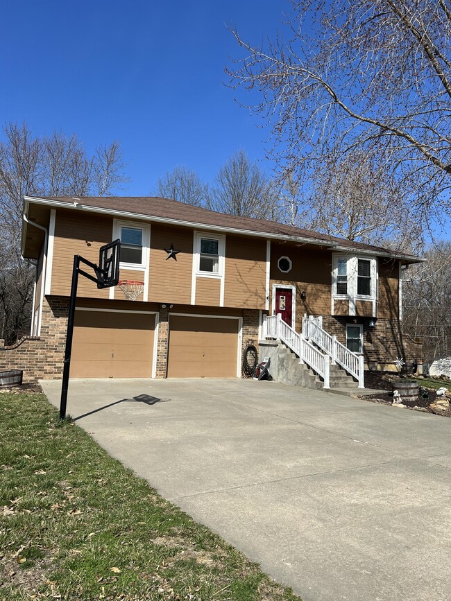 1316 Cheatham Ct in Warrensburg, MO - Building Photo - Building Photo