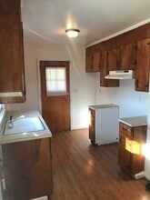 204 N Forbes St in La Grange, NC - Foto de edificio - Building Photo