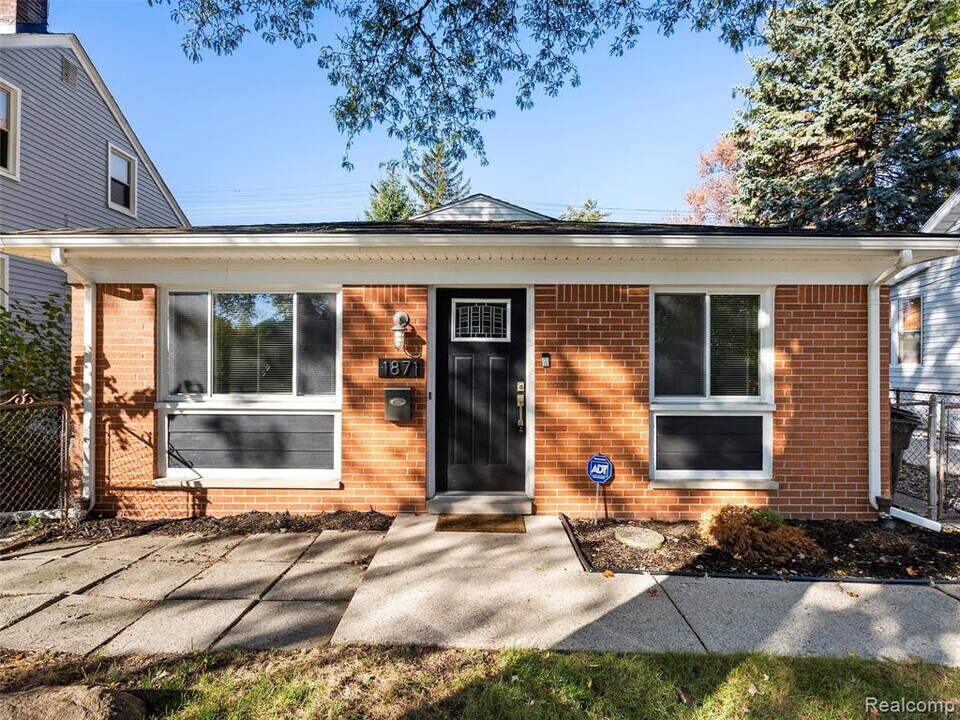 1871 Almont St in Ferndale, MI - Building Photo