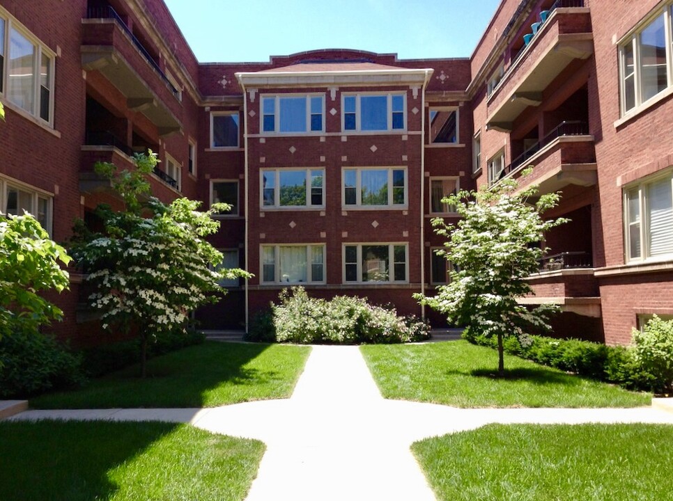 7046 Paulina N St, Unit 7046-3 in Chicago, IL - Foto de edificio