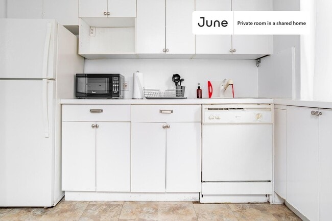 Room in Shared 4 bed/1 bath home, Unit D in New York, NY - Building Photo - Building Photo