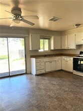 2812 Helen St in Redding, CA - Building Photo - Building Photo