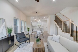 1211 Dewalt St, Unit 08-407 in Houston, TX - Building Photo - Building Photo