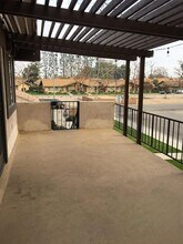 3333 El Encanto Ct in Bakersfield, CA - Foto de edificio - Building Photo