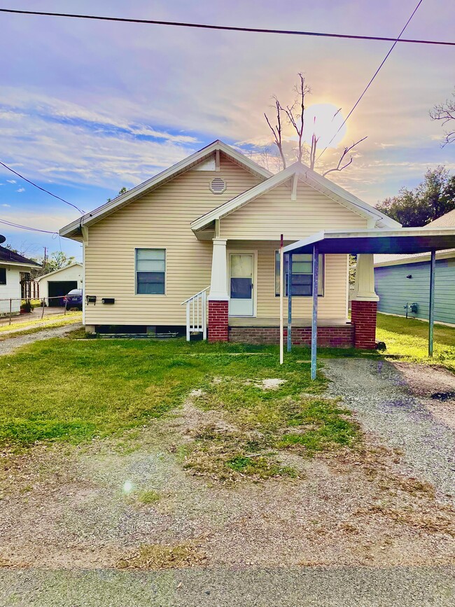 property at 719 N 13th St