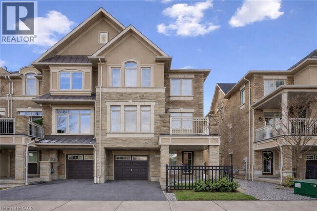 2548 Grand Oak Trail in Oakville, ON - Building Photo - Building Photo