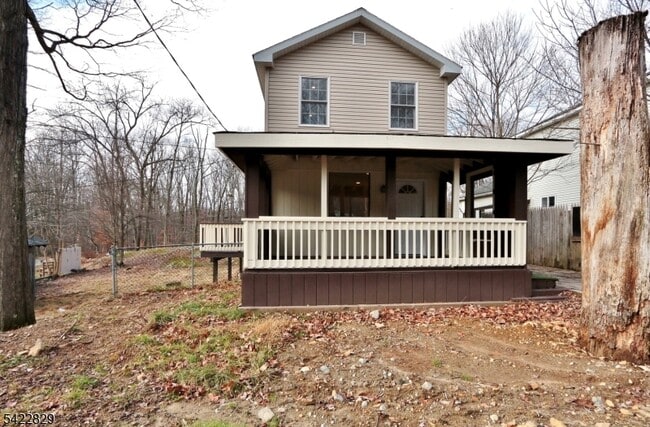 422 Brown Trail in Hopatcong, NJ - Building Photo - Building Photo