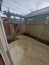 1129 1/2 W 16th St in Port Angeles, WA - Building Photo - Building Photo