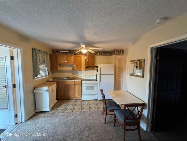 2095 Pineapple Ave, Unit 7 in Melbourne, FL - Foto de edificio - Building Photo