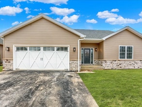 51 Franklin Dr in Mechanicsburg, PA - Foto de edificio - Building Photo