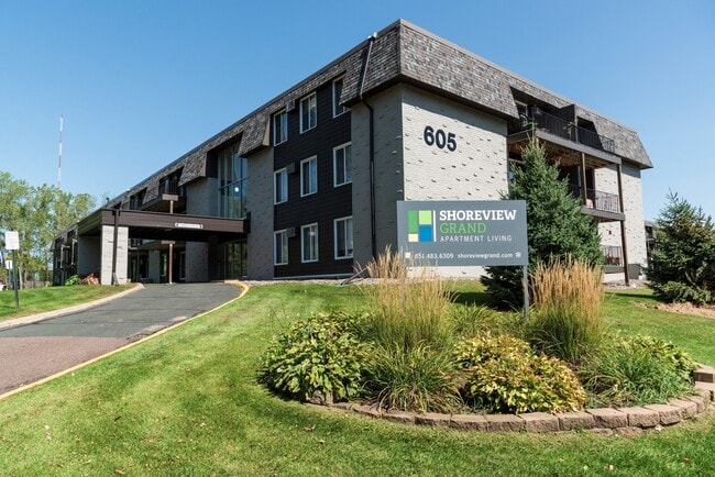 Shoreview Grand in Shoreview, MN - Foto de edificio - Building Photo
