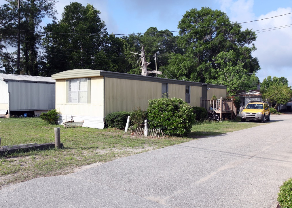 Royal Palms MHC in Wilmington, NC - Building Photo