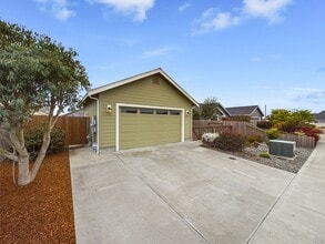1820 Linda Way in Mckinleyville, CA - Building Photo - Building Photo