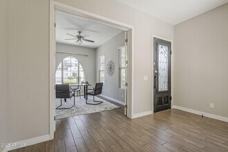 3310 E Los Gatos Dr in Phoenix, AZ - Building Photo - Building Photo