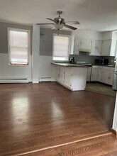 52 River St in Sprague, CT - Foto de edificio - Building Photo