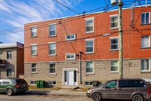 385 Huitième Av in Montréal, QC - Building Photo