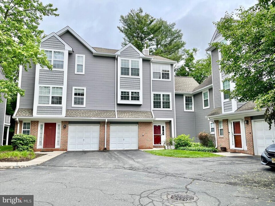 22 Halstead Pl in Princeton, NJ - Building Photo