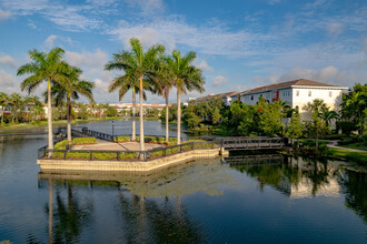 Orchid Grove Townhomes in Pompano Beach, FL - Building Photo - Building Photo