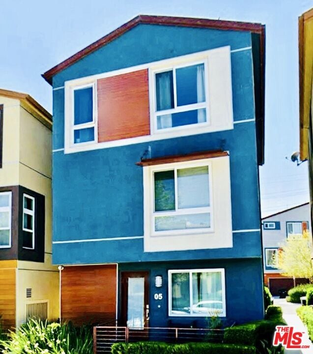 property at 2581 Arvia St
