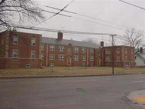 The Suites On North Main in Dayton, OH - Foto de edificio - Building Photo