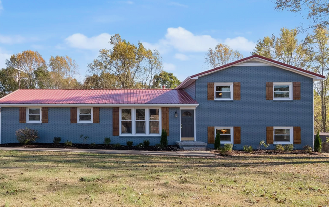 1394 Taylortown Rd in White Bluff, TN - Foto de edificio - Building Photo