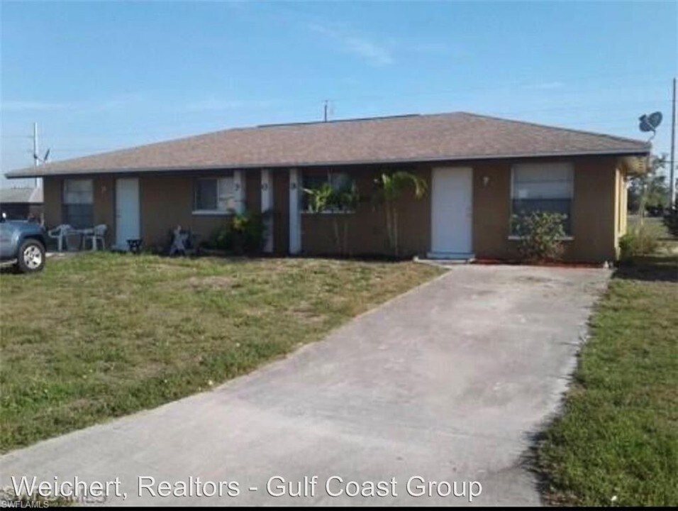 709 SE 9th St-Unit -Unit A-B in Cape Coral, FL - Building Photo