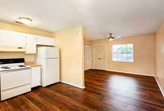 Georgetown Square Apartments in Lake Wales, FL - Building Photo - Interior Photo