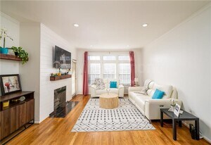 220 Renaissance Pkwy NE in Atlanta, GA - Building Photo