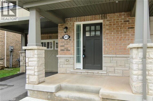 3070 Gardenia Gate in Oakville, ON - Building Photo - Building Photo