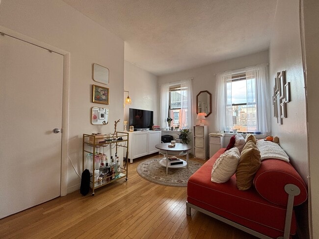 19 Irving St, Unit 8