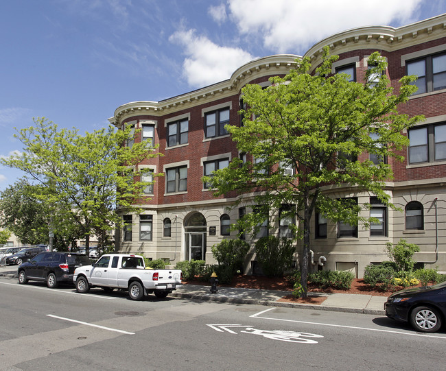 Brighton Avenue Apartments, 19-25 in Allston, MA - Foto de edificio - Building Photo