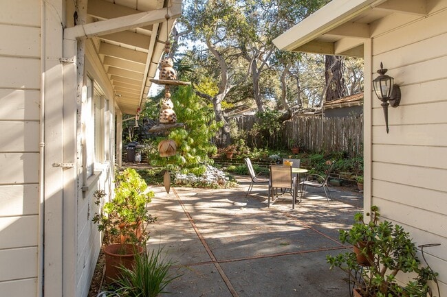 25945 Junipero St in Carmel, CA - Building Photo - Building Photo
