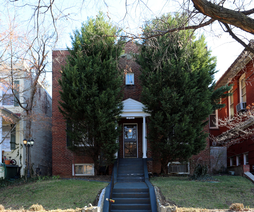 422 5th St SE in Washington, DC - Building Photo