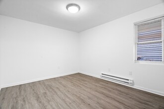 102 S West St in Alexandria, IN - Foto de edificio - Building Photo