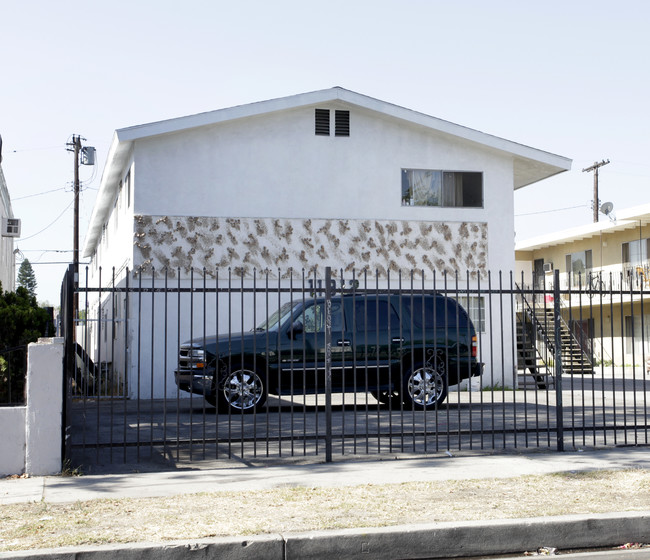 11912 Hart St in North Hollywood, CA - Foto de edificio - Building Photo