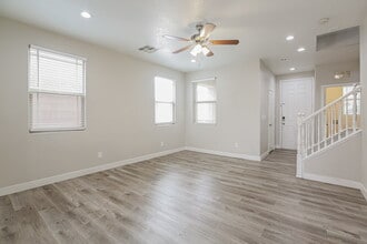 10810 W Old Ironsides Ave in Las Vegas, NV - Building Photo - Building Photo