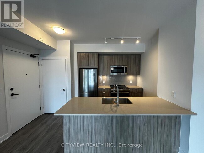 430-430 Square One Dr in Mississauga, ON - Building Photo - Building Photo