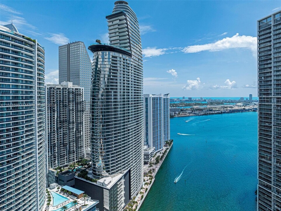 300 Biscayne Boulevard Way, Unit 2807 in Miami, FL - Foto de edificio