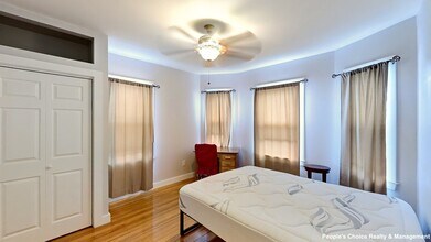 275 Cypress St, Unit 2 in Brookline, MA - Building Photo - Building Photo