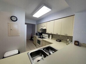 5701 Bahia Del Mar Cir N in St. Petersburg, FL - Building Photo - Building Photo