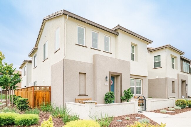1547 Currents Way in Lathrop, CA - Building Photo - Building Photo